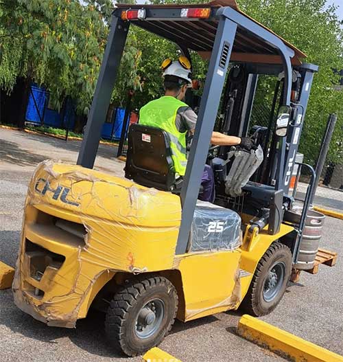 capacitación en conducción de autoelevadores