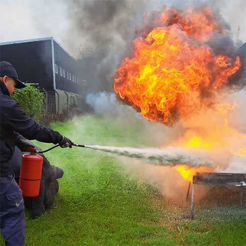practica-de-incendio-uso-de-extintores-y-redes-hidrantes práctica en el uso de extintores y redes hidrantes